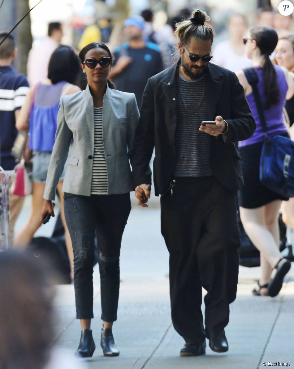 Exclusif Zoe Saldana et son mari Marco Perego se baladent à Vancouver le 27 juin 2015 Exclusif Zoe Saldana et son mari Marco Perego se baladent à Vancouver le 27 juin 2015