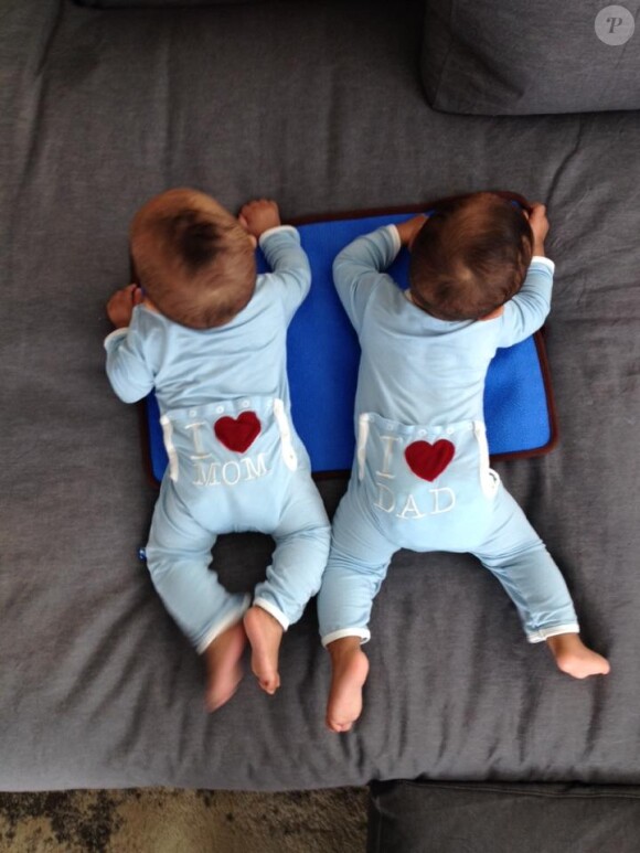 Zoe Saldana a ajouté une photo de ses jumeaux à son compte Facebook, le 11 juillet 2015