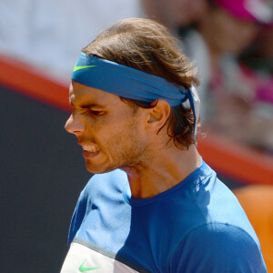 Rafael Nadal, soulagé après sa finale victorieuse du tournoi de Hambourg face à Fabio Fognini le 2 août 2015