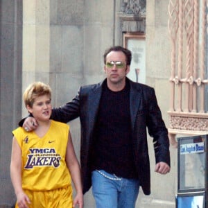 Nicolas Cage et son fils Weston à Hollywood en février 2002.
