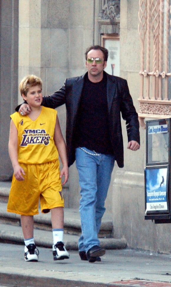 Nicolas Cage et son fils Weston à Hollywood en février 2002.