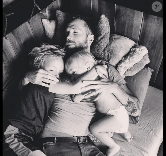 Teresa Palmer a ajouté une photo de son fils Bodhi, son demi-frère Isaac et son mari Mark sur sa page Instagram / juillet 2015