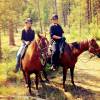 Elon Musk et Talulah Riley font de l'équitation / photo postée sur le compte Instagram de l'actrice.