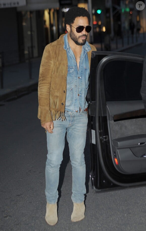 Lenny Kravitz se promène dans les rues de Paris, le 1er juin 2015