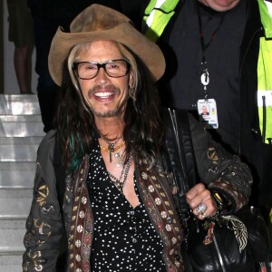 Exclusif - Steven Tyler arrive à l'aéroport de Boston en provenance de San Francisco, le 22 juin 2015.