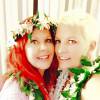 Kate Pierson et son épouse Monica Coleman, lors de leur mariage à Hawaï. Photo postée sur Facebook le 5 août 2015