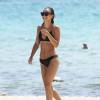Cara Santana profite d'une belle journée ensoleillée sur une plage à Miami, le 17 juillet 2015  