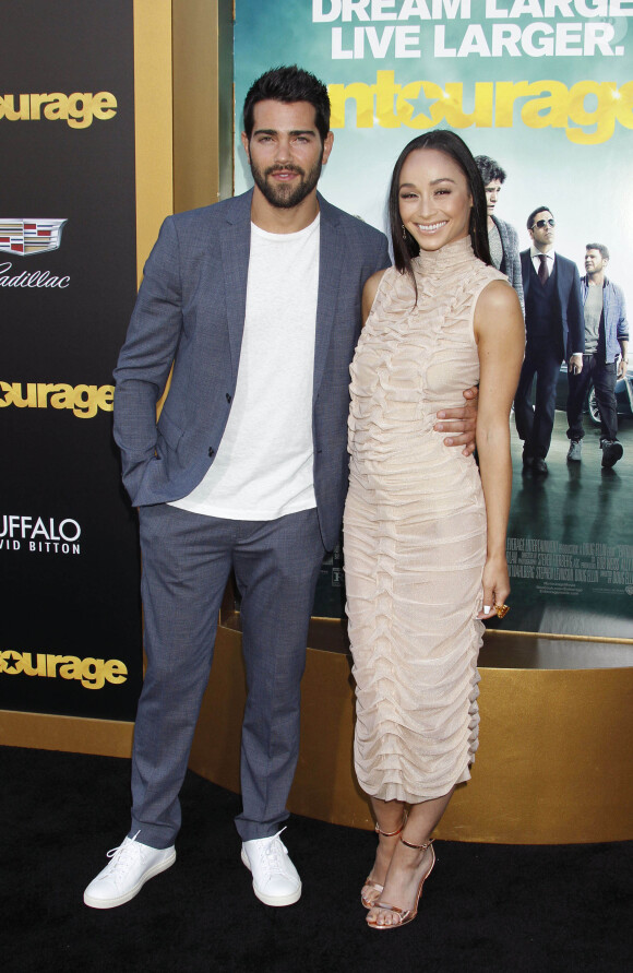 Jesse Metcalfe et sa fiancée Cara Santana - Première du film "Entourage" à Los Angeles, le 1er juin 2015.  