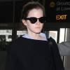 Emma Watson prend un vol à l'aéroport de Los Angeles, le 25 avril 2015. 