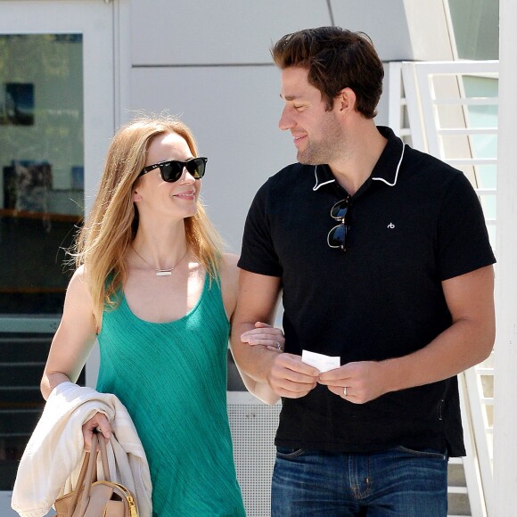 Emily Blunt et son mari John Krasinski vont voir un film aux ArcLight à West Hollywood, Los Angeles, le 7 août 2015.