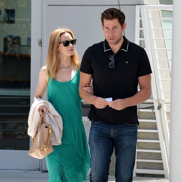 Emily Blunt et son mari John Krasinski vont voir un film aux ArcLight à West Hollywood, Los Angeles, le 7 août 2015.