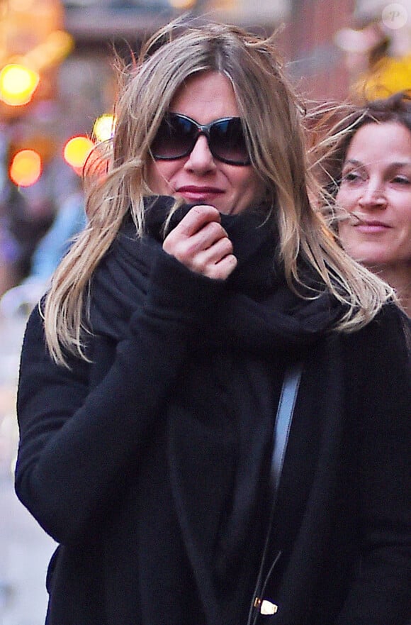 Jennifer Aniston est allée diner avec Amanda Anka (la femme de Jason Bateman) au restaurant Nobu à New York, le 27 avril 2015
