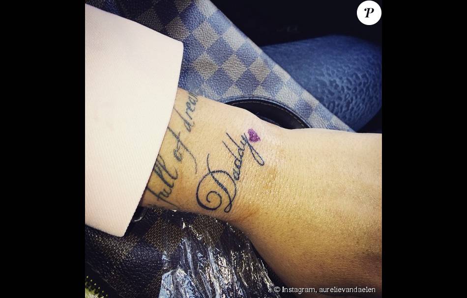 Aurelie Van Daelen A Fait Faire Un Tatouage En Hommage A Son Pere Decede En Aout 15 Purepeople
