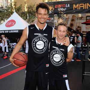 Josh Duhamel, Breckin Meyer lors du ESPNLA All-Star Celebrity Basketball Game à Los Angeles, le 7 août 2015