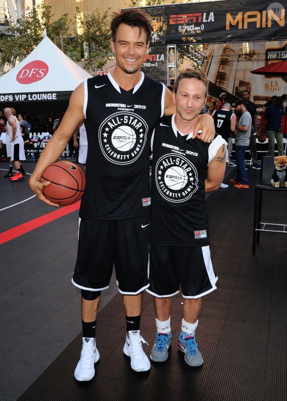 Josh Duhamel, Breckin Meyer lors du ESPNLA All-Star Celebrity Basketball Game à Los Angeles, le 7 août 2015