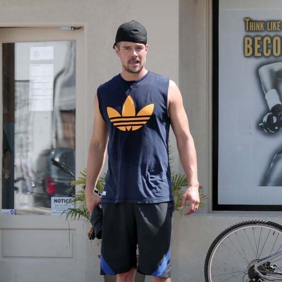 Exclusif - Josh Duhamel dans les rues de Santa Monica, le 7 aout 2015