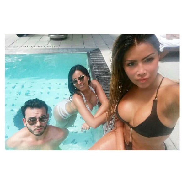 Siham Bengoua et Parisa : Selfie à la piscine à New York, en juillet 2015