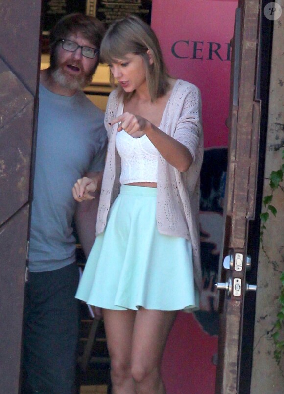 Exclusif - Taylor Swift va déjeuner avec des amis à Studio City, le 10 août 2015.  