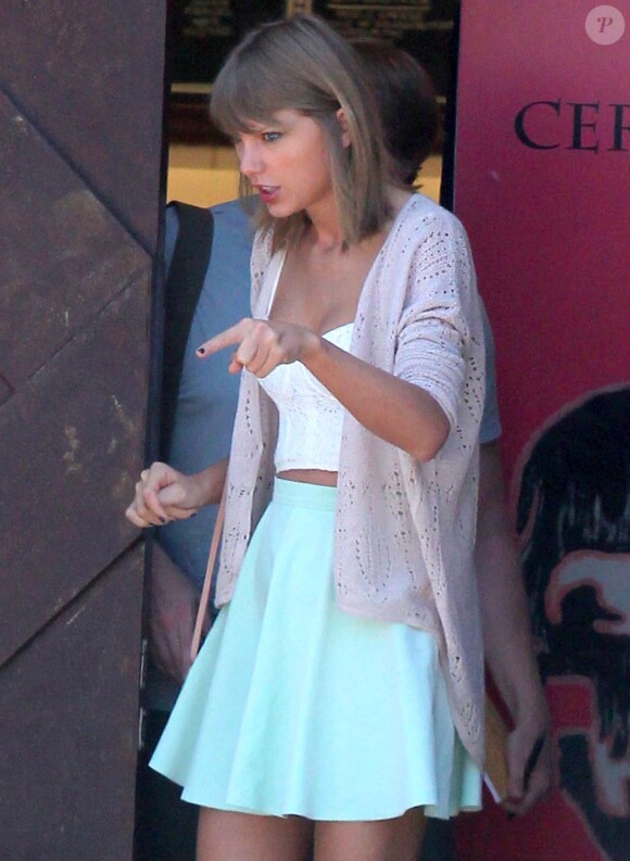 Exclusif - Taylor Swift va déjeuner avec des amis à Studio City, le 10 août 2015 