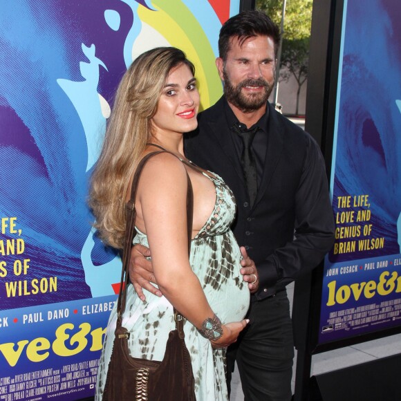 Lorenzo Lamas et sa femme Shawna Craig enceinte à la première de "Love & Mercy" au théâtre " Samuel Goldwyn" à Beverly Hills, le 2 juin 2015