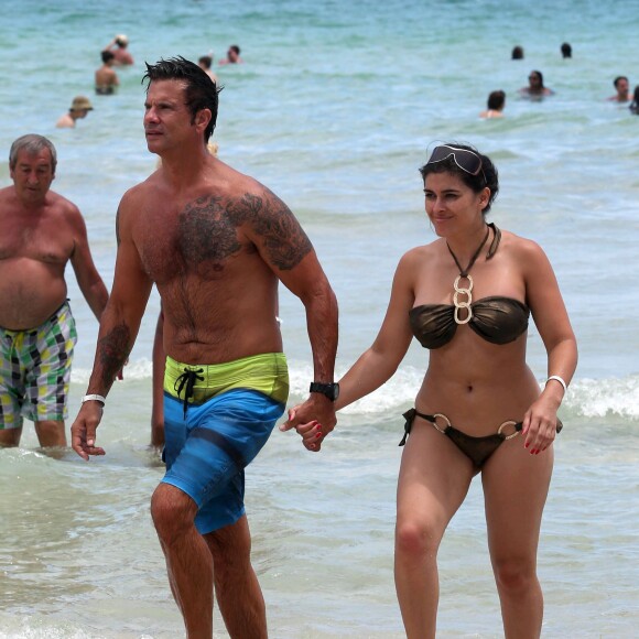 Lorenzo Lamas et sa femme Shawna Craig profitent du "Labor Day" pour aller a la plage a Miami. Le 2 septembre 2013  