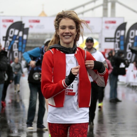 Le top model russe, Natalia Vodianova, fondatrice de l'association caritative "Naked Hearts Foundation", qui aide les enfants en Russie et à l'étranger, participe à une course du coeur, au parc Gorky à Moscou, le 16 mai 2015