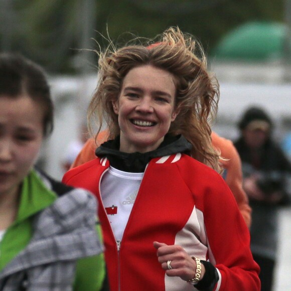 Le top model russe, Natalia Vodianova, fondatrice de l'association caritative "Naked Hearts Foundation", qui aide les enfants en Russie et à l'étranger, participe à une course du coeur, au parc Gorky à Moscou, le 16 mai 2015