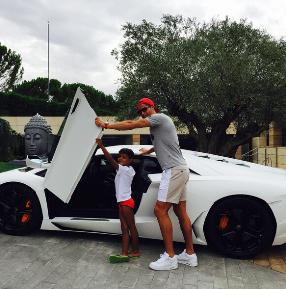 Cristiano Ronaldo avec son fils, le 13 août 2015.