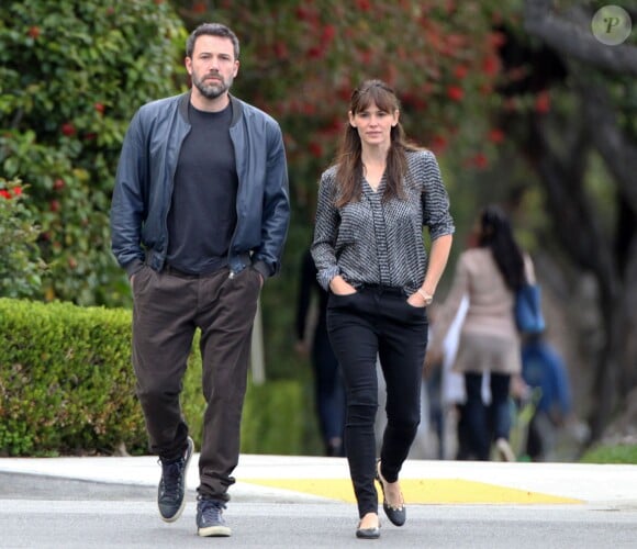 Ben Affleck et sa femme Jennifer Garner dans les rues à Brentwood, le 24 avril 2015.