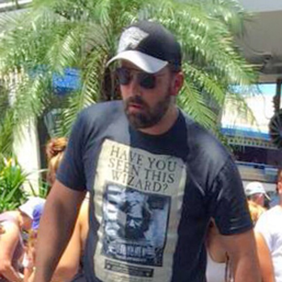 Ben Affleck et Jennifer Garner avec leurs enfants au parc Disney World le 17 août 2015