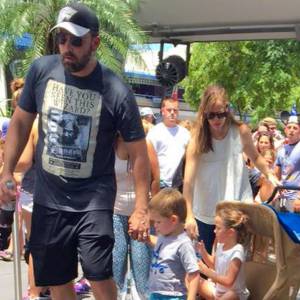Ben Affleck et Jennifer Garner avec leurs enfants à Disney World le 17 août 2015