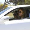Christine Ouzounian se promène dans les rues de Santa Monica, le 12 août 2015. Christine, qui aurait eu une aventure avec Ben Affleck, conduit une nouvelle voiture de la marque Lexus.