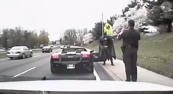 Lenny B. Robinson, aka le Batman au grand coeur, arrêté en 2012 par des policiers.