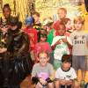 Lenny B. Robinson, business man au grand coeur, rendait visite à des enfants malades déguisés en Batman. Il est devenu une star du Web.