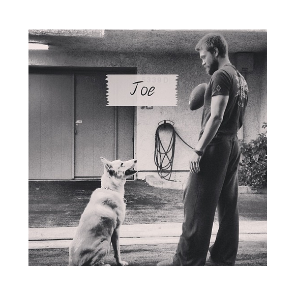 Chad Michael Murray a ajouté une photo avec son chien Joe / photo postée sur le compte Instagram de l'acteur.