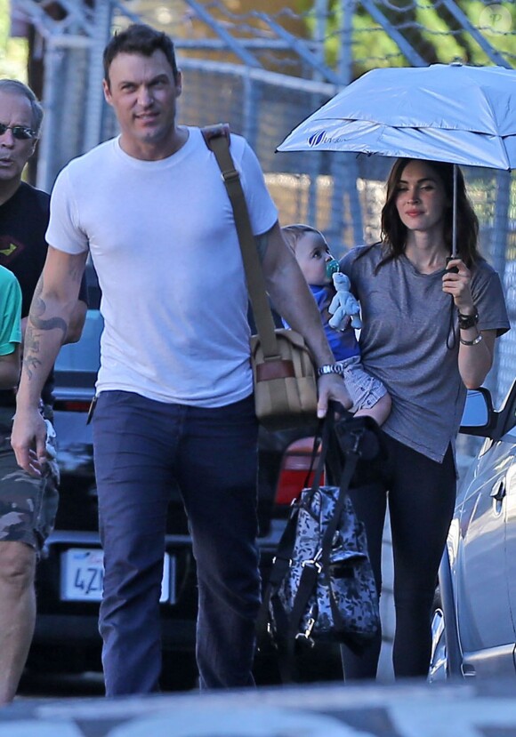 Exclusif - Megan Fox et son mari Brian Austin Green et leur fils se promènent à Los Angeles Le 26 septembre 2014