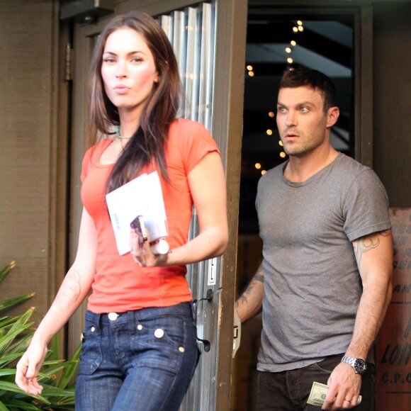 MEGAN FOX REJOINT SON MARI BRIAN AUSTIN GREEN DANS UN RESTAURANT JAPONAIS A BEVERLY HILLS  Megan Fox joined her hubby, Brian Austin Green, for sushi in Studio City, CA on January 19th, 2011. The sexy actress recently received rave reviews from the Fashion Police for rocking the red carpet with the dress she wore for the Golden Globes.19/01/2011 - Los Angeles