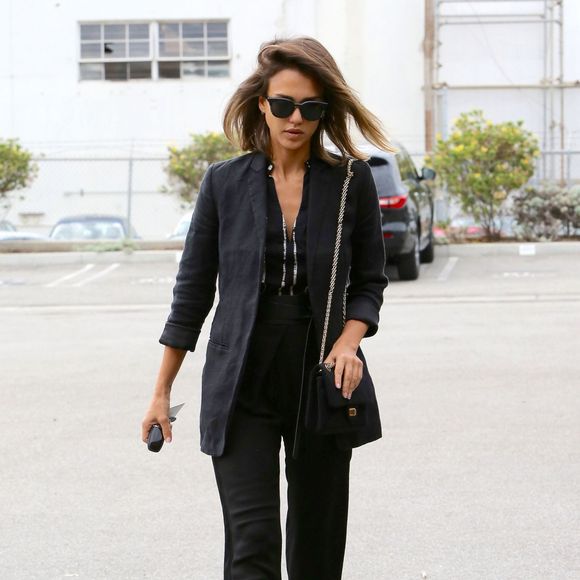 Exclusif - Jessica Alba se promène à Culver City, le 20 juillet 2015.