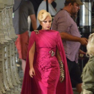 Lady Gaga dans toute sa splendeur sur le tournage d'"American Horror Story: Hotel (5e saison de la série American Horror Story) au musée LACMA. Los Angeles, le 19 août 2015.
