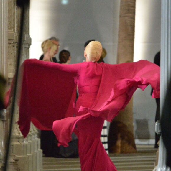 Lady Gaga sur le tournage d'"American Horror Story: Hotel (5e saison de la série American Horror Story) au musée LACMA. Los Angeles, le 19 août 2015.