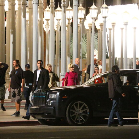 Lady Gaga sur le tournage d'"American Horror Story: Hotel (5e saison de la série American Horror Story) au musée LACMA. Los Angeles, le 19 août 2015.