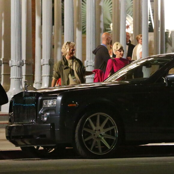 Lady Gaga sur le tournage d'"American Horror Story: Hotel (5e saison de la série American Horror Story) au musée LACMA. Los Angeles, le 19 août 2015.