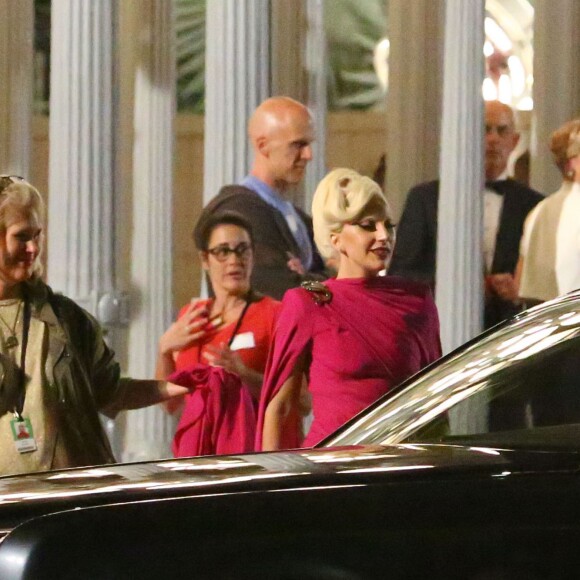 Lady Gaga sur le tournage d'"American Horror Story: Hotel (5e saison de la série American Horror Story) au musée LACMA. Los Angeles, le 19 août 2015.