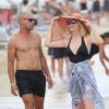 Exclusif - Amanda Lear accompagnée de son ami espagnol Juan Rodrigo, avant de commencer les répétitions de sa nouvelle pièce "La Candidate" qu'elle jouera au théâtre de La Michodière à la rentrée. En attendant elle profite de week-end du 15 août pour batifoler dans l'eau en charmante compagnie. Saint-Tropez le 16 août 2015.
