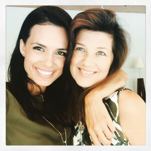 Les personnages des Frères Scott réunis le temps d'une soirée à Montréal, samedi 22 août. Ici Torrey DeVitto (Carrie), et Daphne Zuniga (Victoria Davis dans la série).