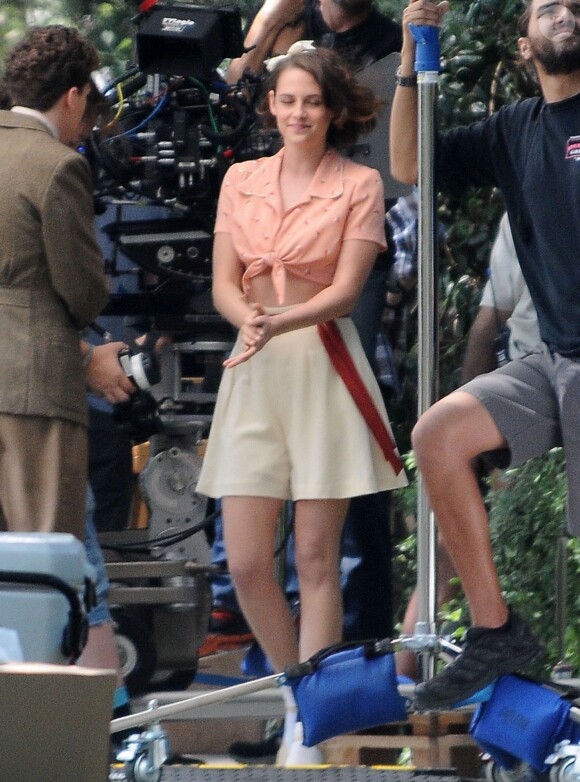 Kristen Stewart sur le tournage du nouveau film de Woody Allen le 21 août 2015.