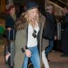 Kate Hudson, un chapeau sur la tête, arrive à l'aéroport JFK de New York le 1 er mai 2015  