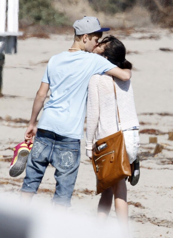 Selena Gomez et Justin Bieber sur la plage à Malibu, le 23 septembre 2011  