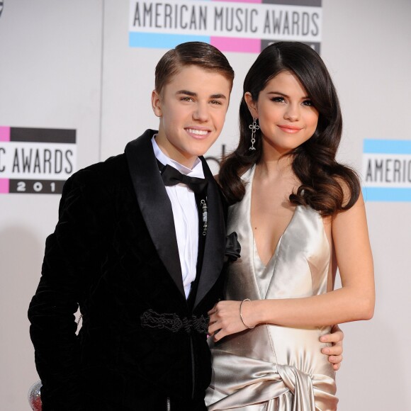 Justin Bieber et Selena Gomez lors des merican Music Awards à Los Angeles, le 20 novembre 2011