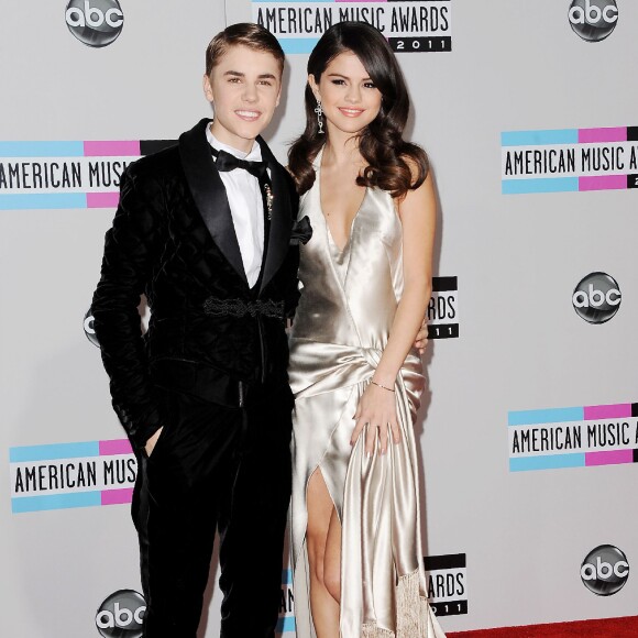 Justin Bieber et Selena Gomez lors des merican Music Awards à Los Angeles, le 20 novembre 2011